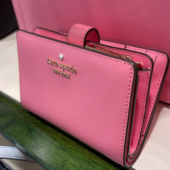 Kate Spade Madison Medium Compact Bifold Wallet
Blossom Pink
NWT - Picture 14 of 16